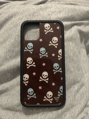 Wildflower Case iPhone 11 Cross Bones